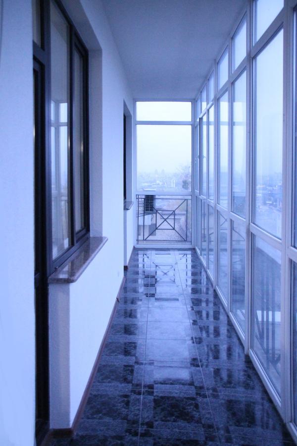 On Lukyanovska Apartment